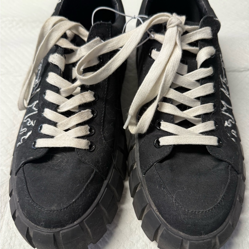 Disturbia men’s trouble graphic low top trainers